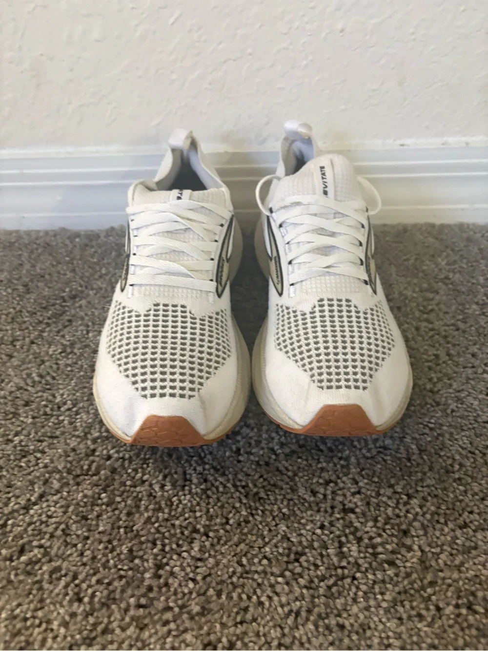 Brooks Levitate 6 Size 6 - Picture 6 of 13